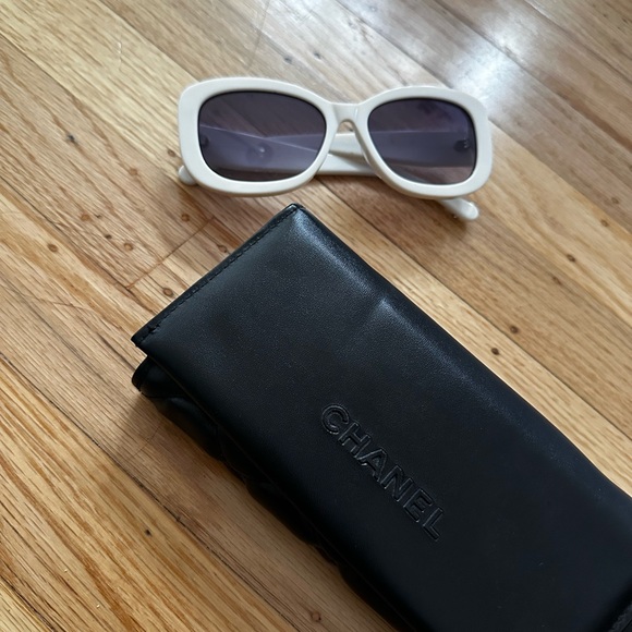 Chanel Sunglasses White Frame - Picture 4 of 6